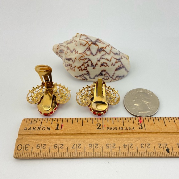 Resin Cameo Earrings, NOS, Gold Filigree Setting, Clip Ons, Victorian, Coquette - Picture 6 of 11